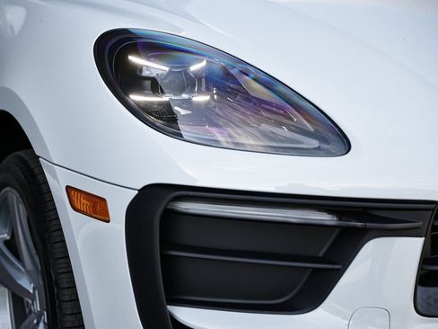 New 2026 Porsche Macan image 17