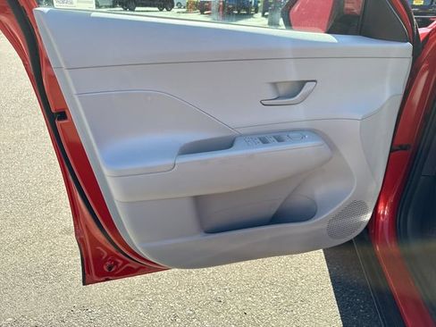 Used 2025 Hyundai Kona SEL AWD/4WD image 15
