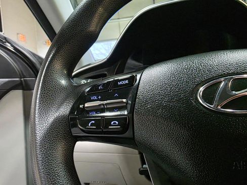 Used 2020 Hyundai Elantra SEL image 27