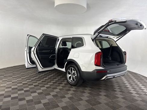 Certified 2022 Kia Telluride EX image 18