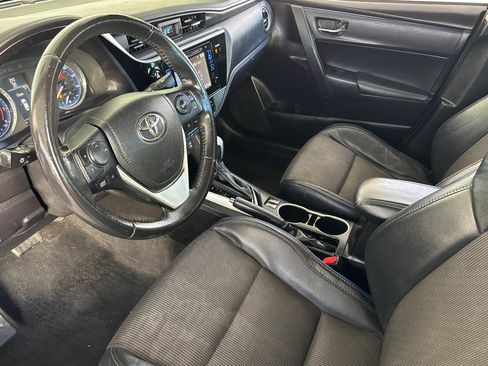 Used 2017 Toyota Corolla SE w/ SE Premium Package FWD image 4
