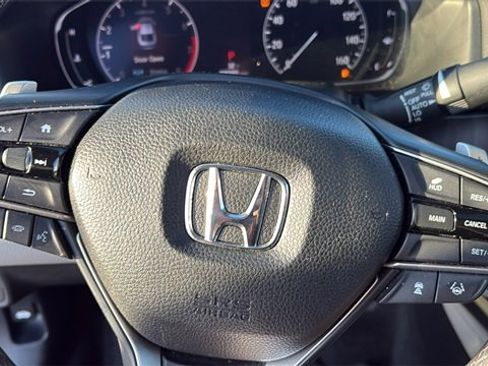 Used 2018 Honda Accord Touring image 17