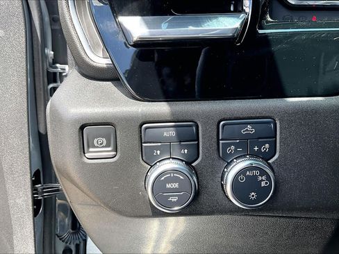 Used 2023 GMC Sierra 1500 SLE AWD/4WD image 36