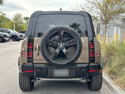 Certified 2025 Land Rover Defender 110 X-Dynamic SE image 3