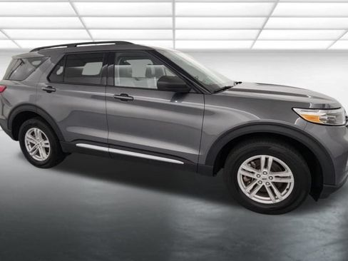 Used 2023 Ford Explorer XLT w/ Equipment Group 202A AWD/4WD image 9