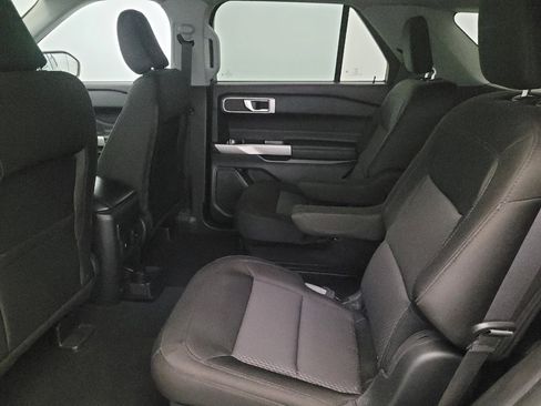 Used 2023 Ford Explorer XLT w/ Class IV Trailer Tow Package image 18