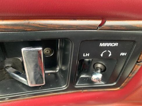 Used 1992 Oldsmobile Custom Cruiser image 39