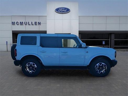 New 2025 Ford Bronco Outer Banks image 6