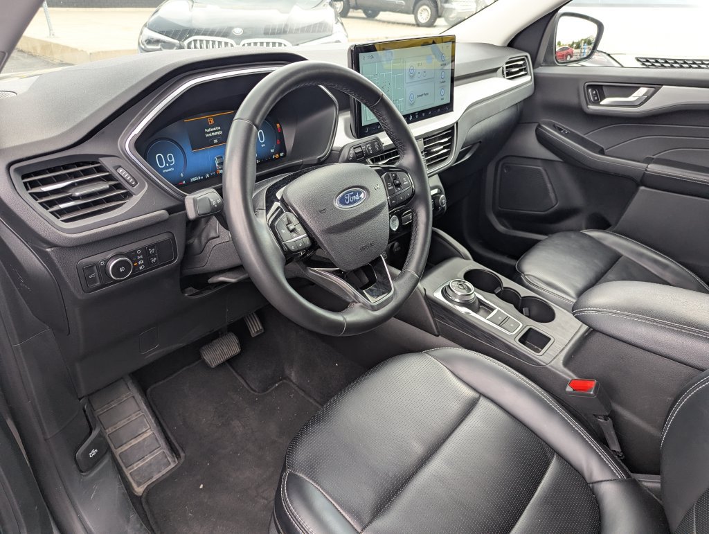 Used 2025 Ford Escape Platinum AWD/4WD image 28