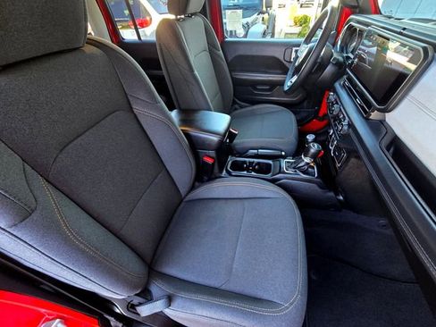 Certified 2025 Jeep Wrangler Unlimited Sahara image 21