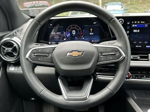 Used 2025 Chevrolet Equinox LT w/ Convenience Package II AWD/4WD image 7