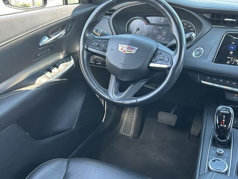 Used 2022 Cadillac XT4 Premium Luxury w/ Safety Alert Package AWD/4WD image 19