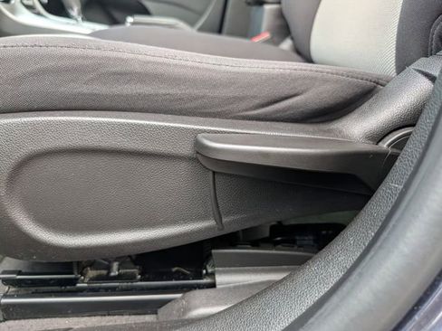 Used 2013 Chevrolet Cruze LS FWD image 15