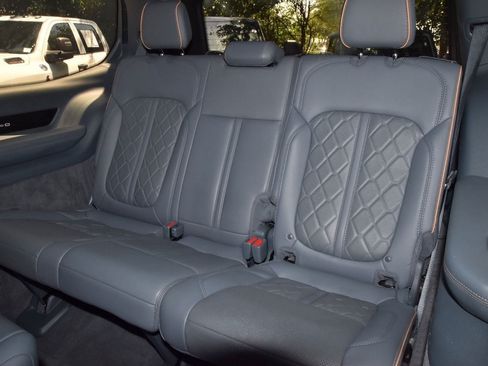 Used 2023 Jeep Grand Wagoneer Series III AWD/4WD image 9