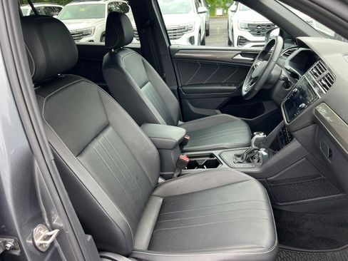 Used 2023 Volkswagen Tiguan SE R-Line FWD image 23