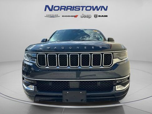 Used 2023 Jeep Wagoneer 4WD w/ Premium Group I image 3