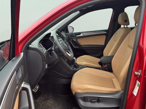 Used 2024 Volkswagen Tiguan SE R-Line w/ MDO Package, Three-Row FWD image 19