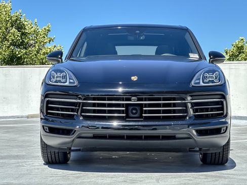 Certified 2022 Porsche Cayenne AWD/4WD image 11
