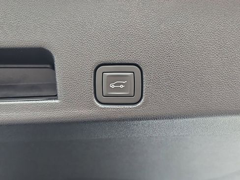 Used 2024 Chevrolet Traverse LT image 31