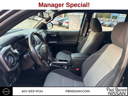 Used 2022 Toyota Tacoma TRD Off-Road image 16