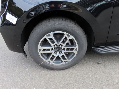 New 2025 Ford Expedition Max Active image 8