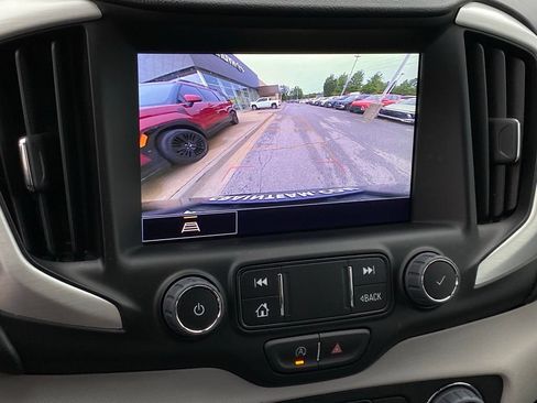 Used 2024 GMC Terrain SLT FWD image 19