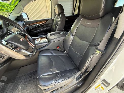 Used 2017 Cadillac Escalade Premium Luxury image 21