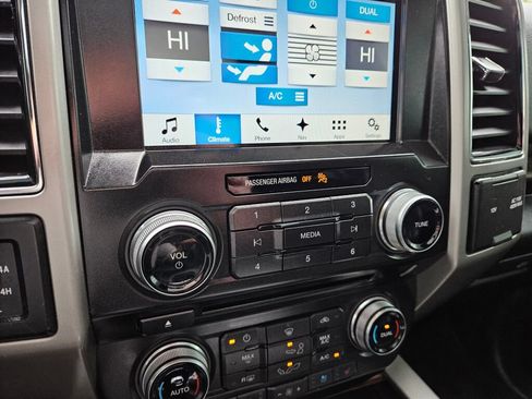 Used 2018 Ford F150 Lariat w/ Equipment Group 502A Luxury AWD/4WD image 25