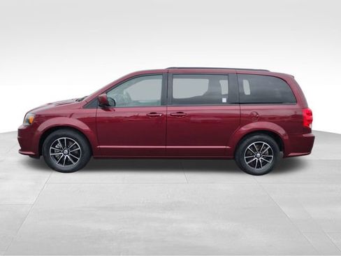 Used 2019 Dodge Grand Caravan GT image 2