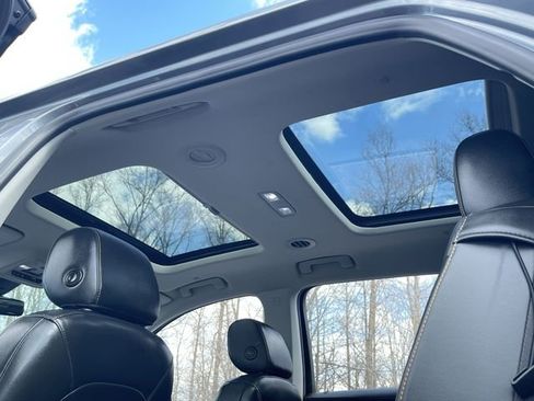 Certified 2019 Chevrolet Traverse LT w/ LT Premium Package AWD/4WD image 19