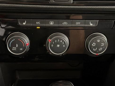 Used 2023 Volkswagen Taos SE w/ Panoramic Sunroof Package image 20