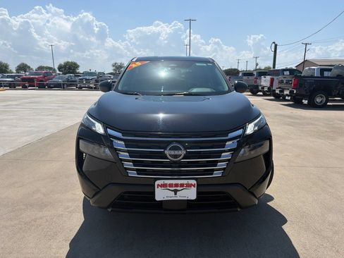 Used 2025 Nissan Rogue S FWD image 2