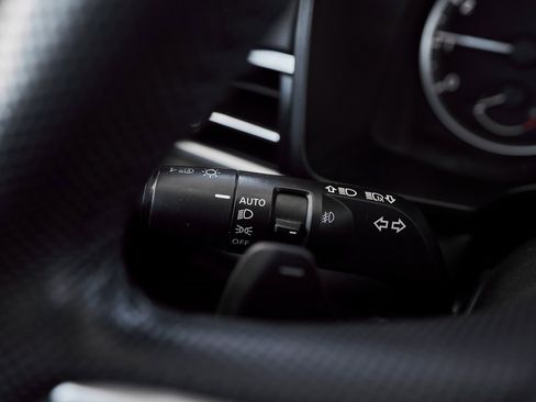 Used 2023 Mitsubishi Outlander SE image 34