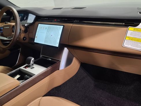 New 2026 Land Rover Range Rover Long Wheelbase SE image 4