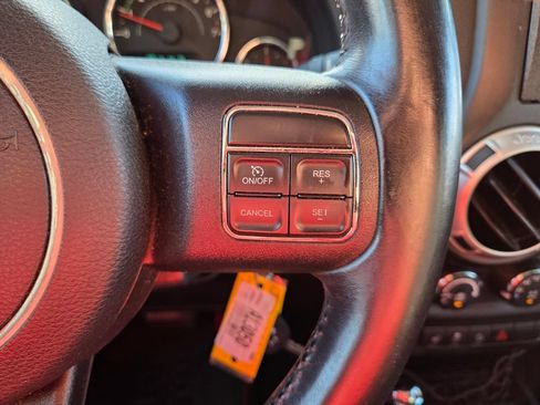 Used 2015 Jeep Wrangler Unlimited Sahara w/ Connectivity Group AWD/4WD image 29