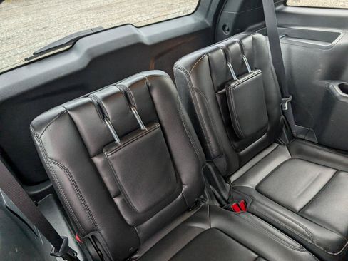 Used 2018 Ford Explorer XLT w/ Equipment Group 202A AWD/4WD image 22