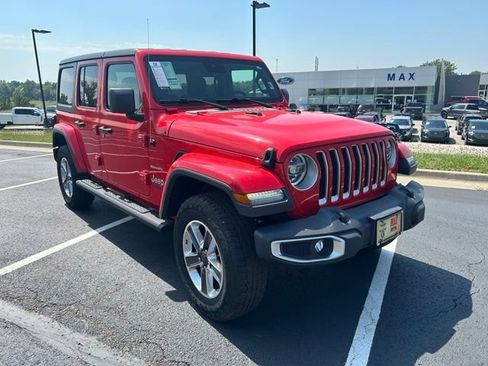 Used 2020 Jeep Wrangler Unlimited Sahara w/ Dual Top Group AWD/4WD image 14