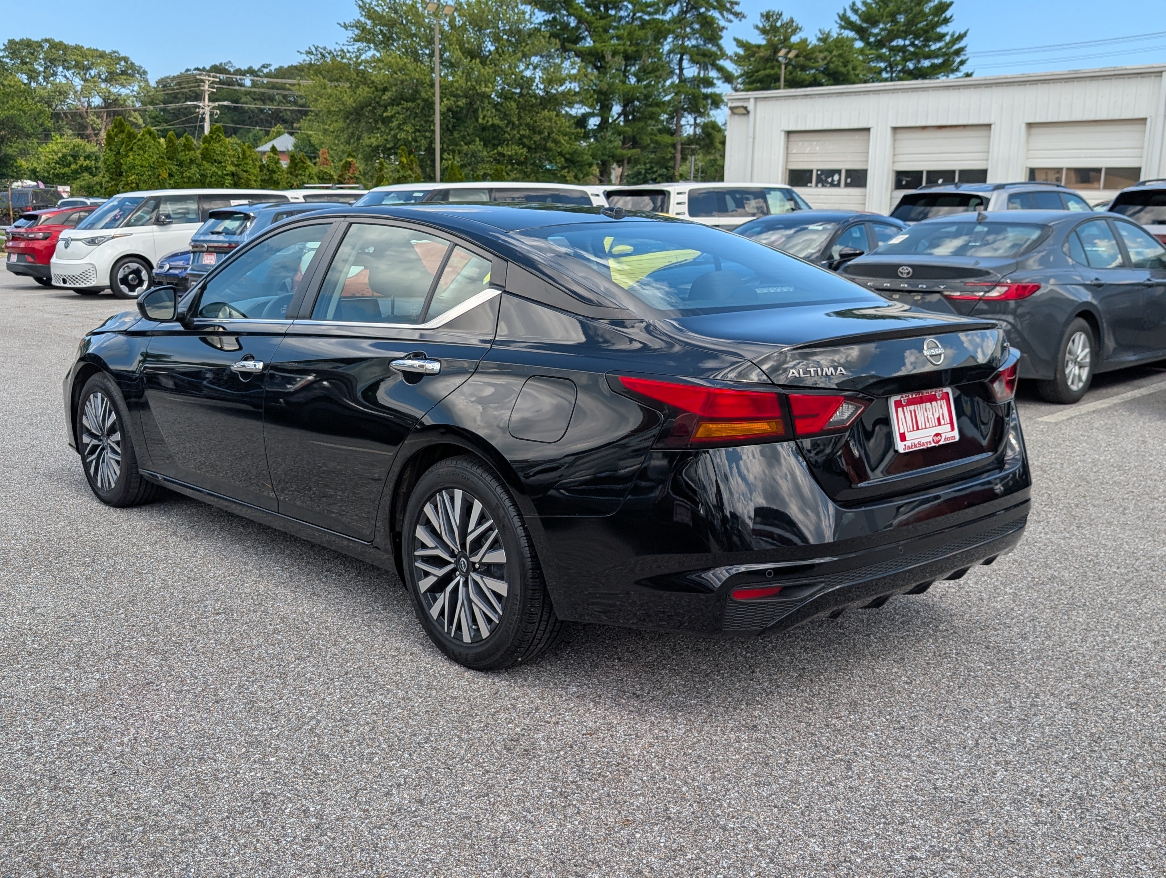 Used 2024 Nissan Altima 2.5 SV FWD image 5