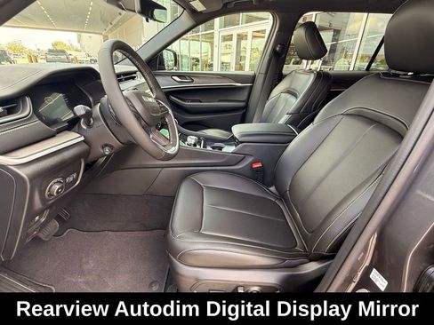 New 2026 Jeep Grand Cherokee L Limited w/ Luxury Tech Group II RWD image 9