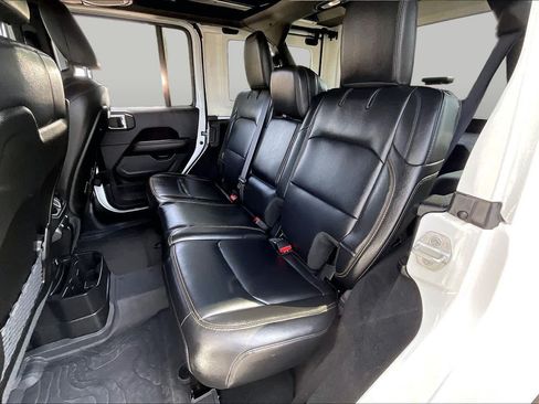 Used 2025 Jeep Wrangler Unlimited Sahara AWD/4WD image 19