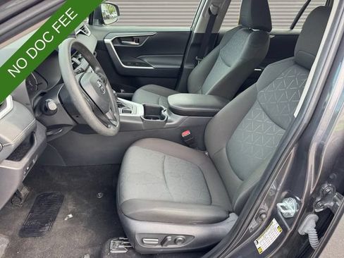 Used 2025 Toyota RAV4 XLE AWD/4WD image 10