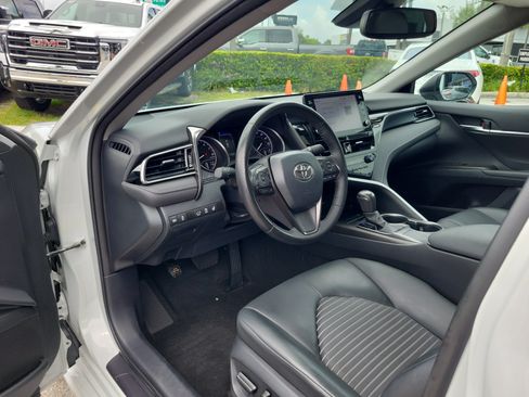 Used 2024 Toyota Camry SE w/ Cold Weather Package FWD image 9