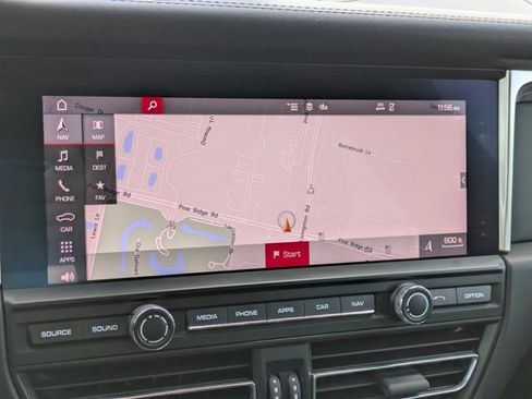 Used 2020 Porsche Macan Turbo image 30