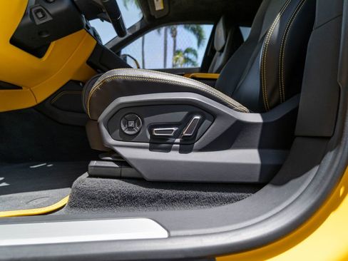 Used 2021 Lamborghini Urus AWD/4WD image 16