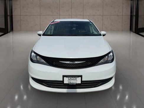 Used 2020 Chrysler Voyager L image 25