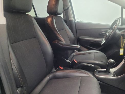 Used 2019 Chevrolet Trax LT w/ LT Convenience Package FWD image 21