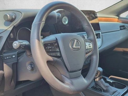 Used 2024 Lexus ES 250 w/ Premium Package AWD/4WD image 3