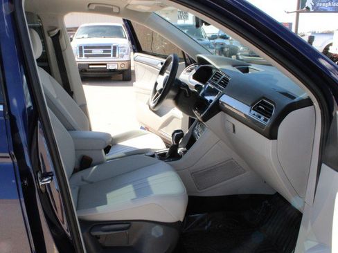 Used 2024 Volkswagen Tiguan SE w/ Panoramic Sunroof Package AWD/4WD image 29