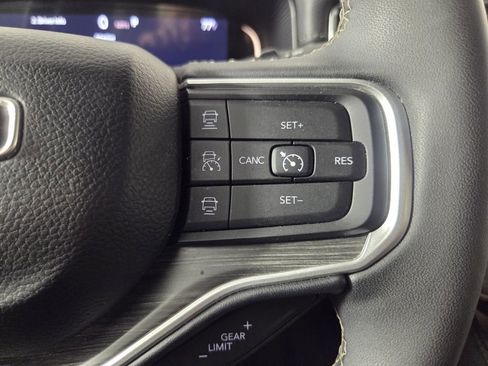 Certified 2024 Jeep Wagoneer L Series II w/ Flexible Seating Group image 17