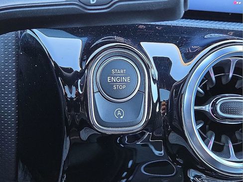 Used 2025 Mercedes-Benz CLA 250 image 32